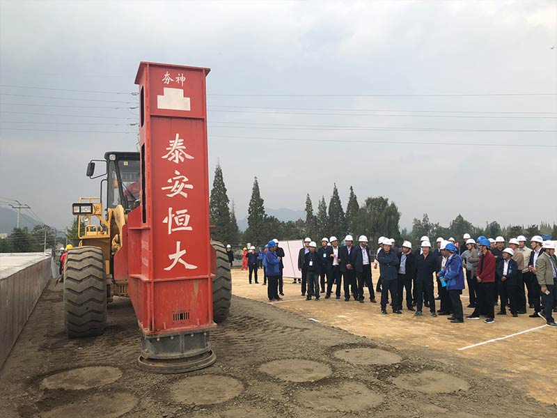 裝載機(jī)改裝液壓夯實機(jī)